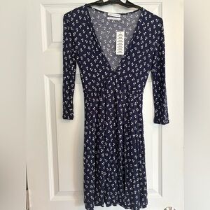 New Urban Outfitters Navy Floral V‑Neck Dress Size S